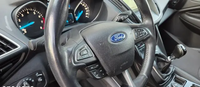 FORD Kuga 1.5 EcoBoost 2x4 Titanium