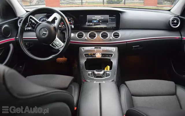 MERCEDES-BENZ Klasa E 200 d T 9G-TRONIC AMG Line