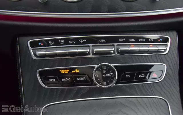 MERCEDES-BENZ Klasa E 200 d T 9G-TRONIC AMG Line