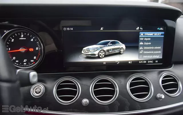 MERCEDES-BENZ Klasa E 200 d T 9G-TRONIC AMG Line