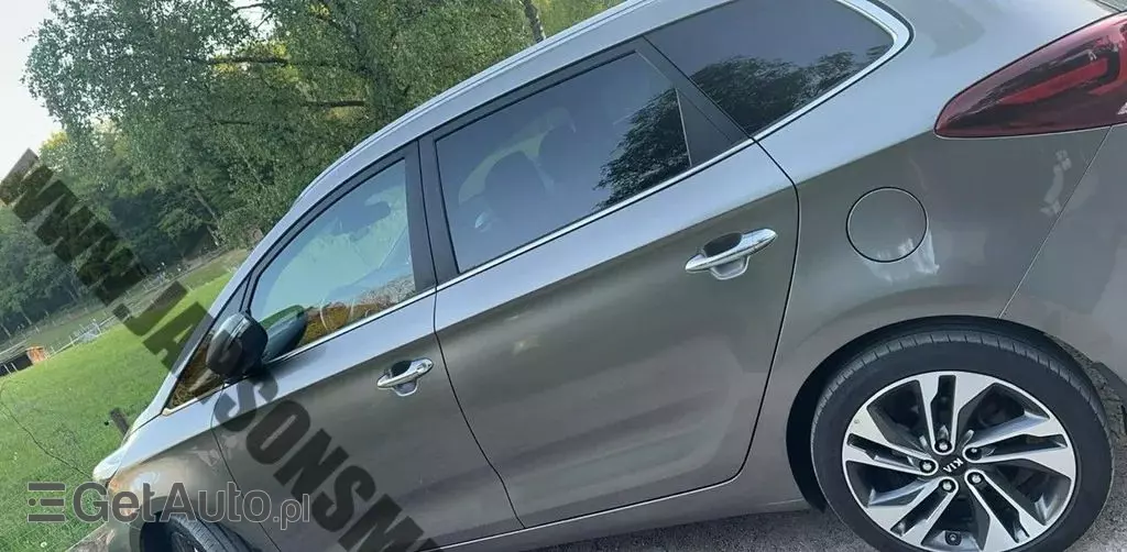 KIA Carens 