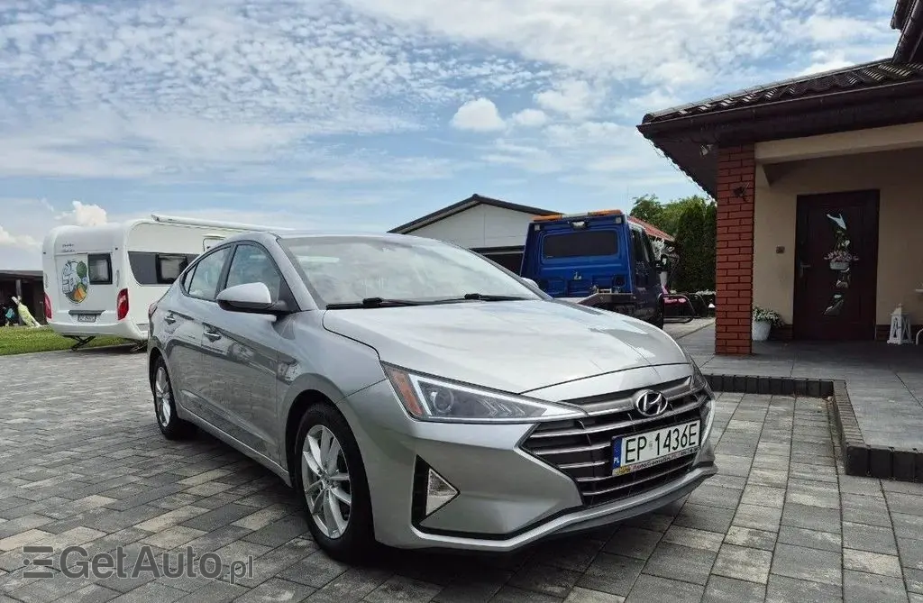 HYUNDAI Elantra 