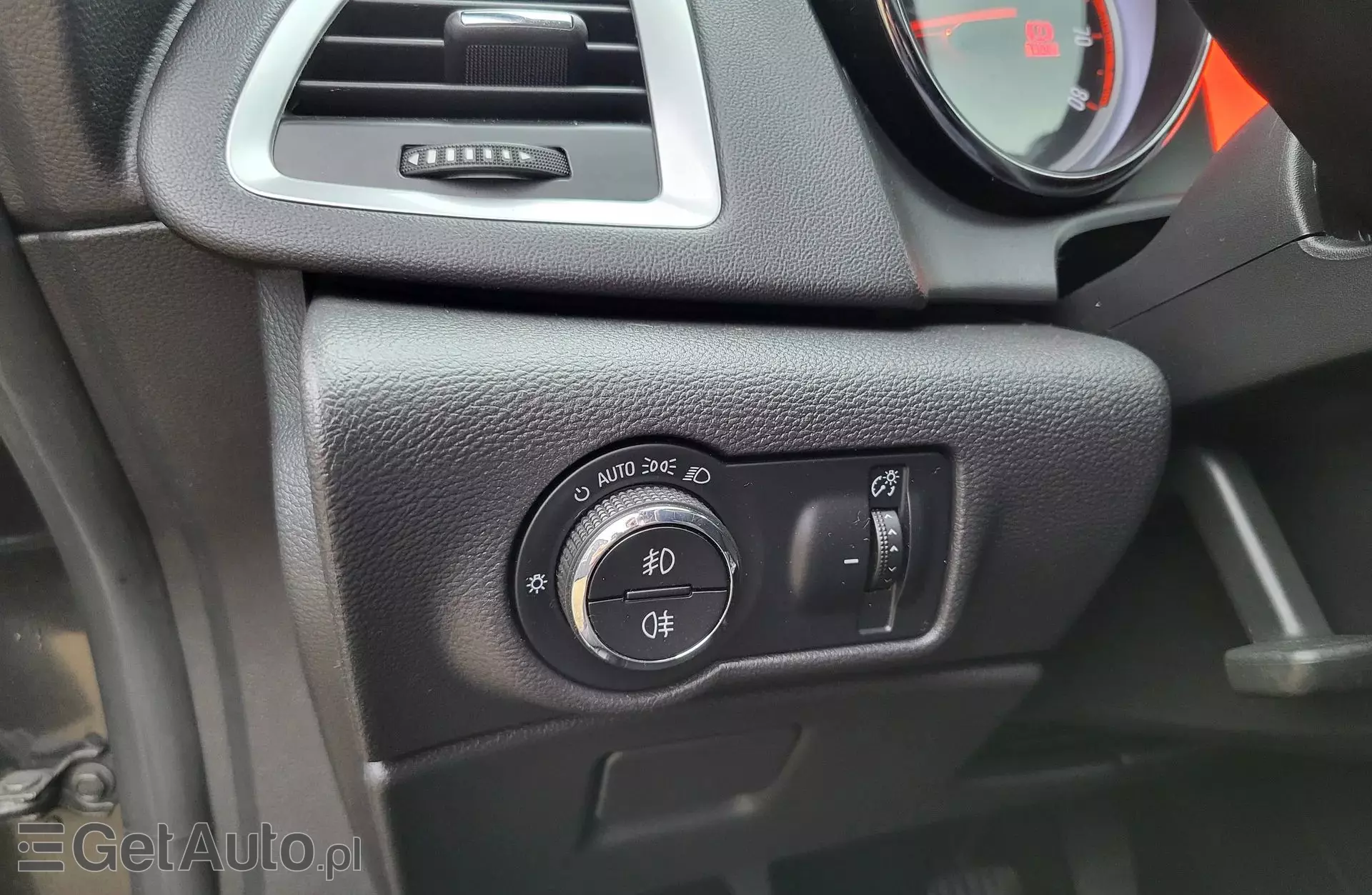 OPEL Astra 1.4 Turbo (140 KM)