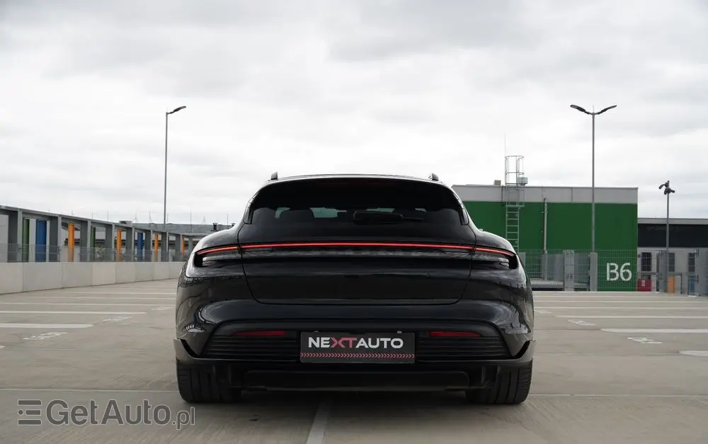 PORSCHE Taycan Turbo