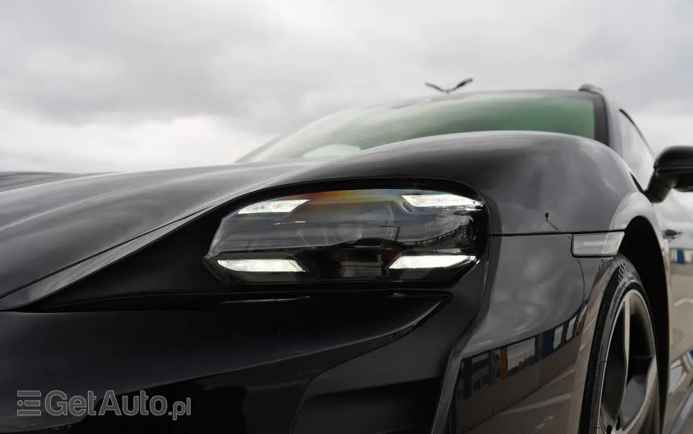 PORSCHE Taycan Turbo