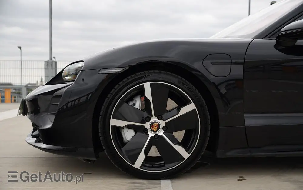 PORSCHE Taycan Turbo