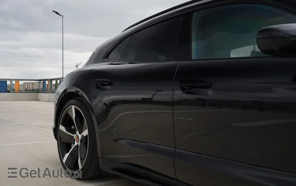 PORSCHE Taycan Turbo