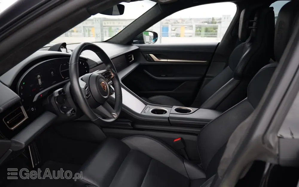 PORSCHE Taycan Turbo