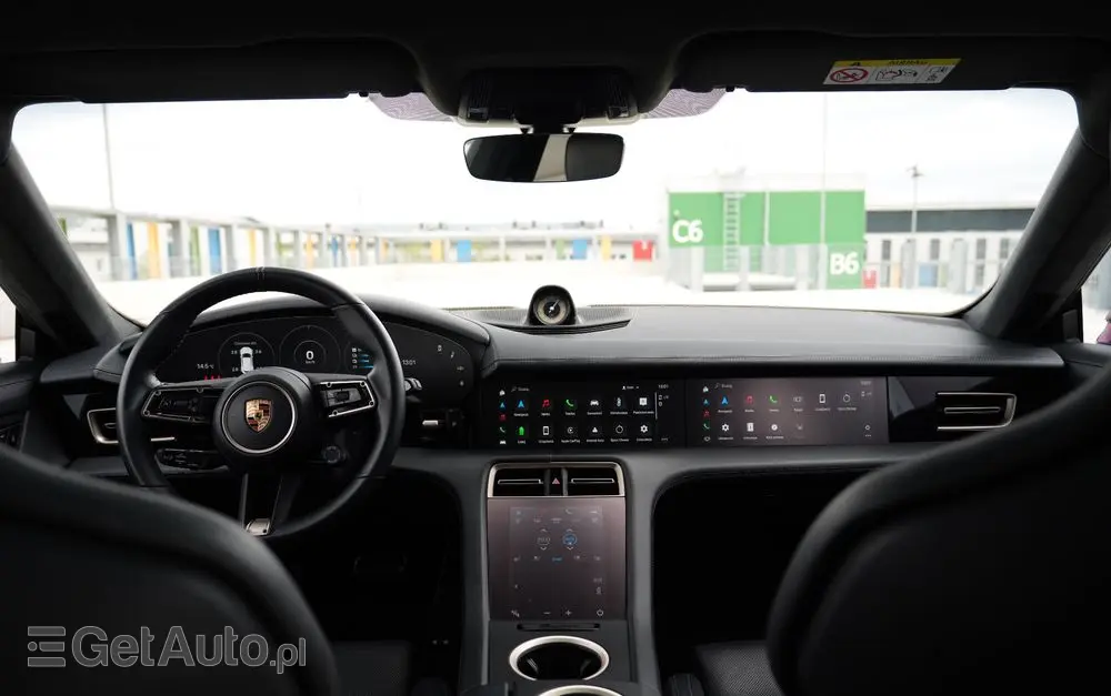 PORSCHE Taycan Turbo