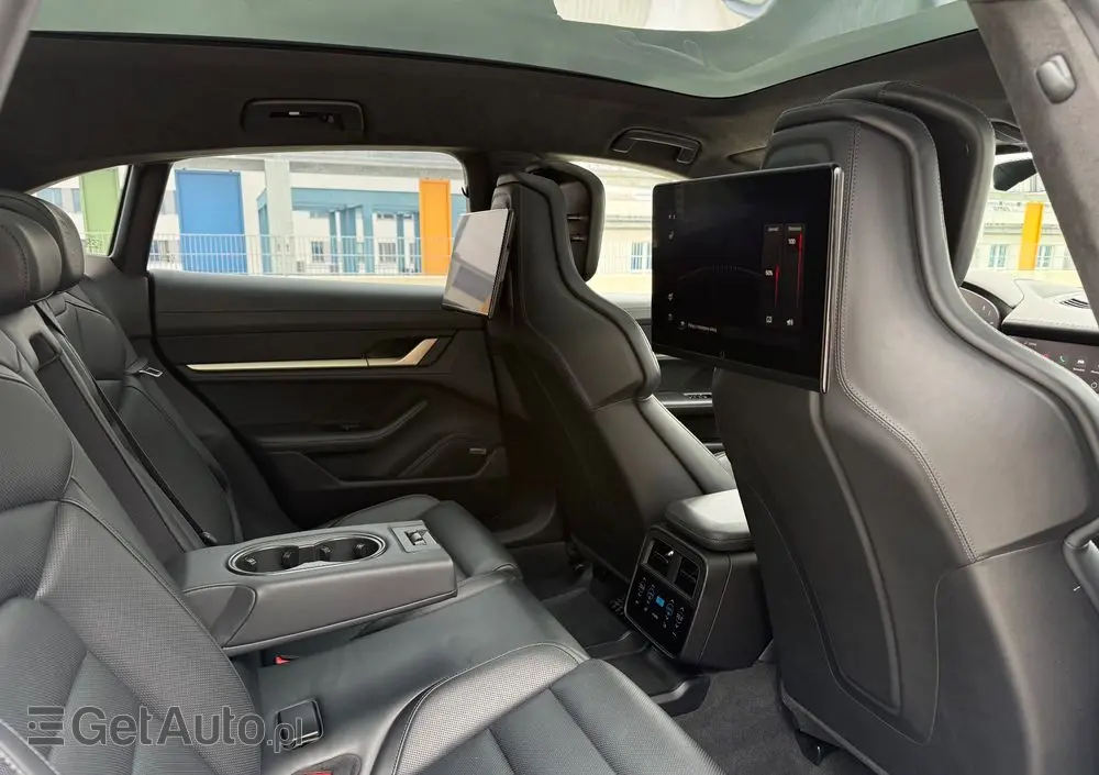 PORSCHE Taycan Turbo