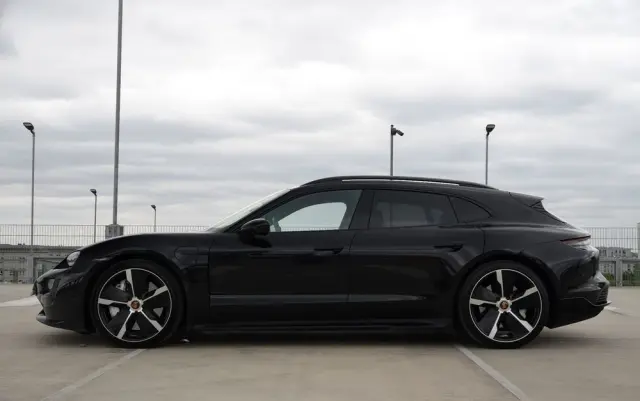 PORSCHE Taycan Turbo