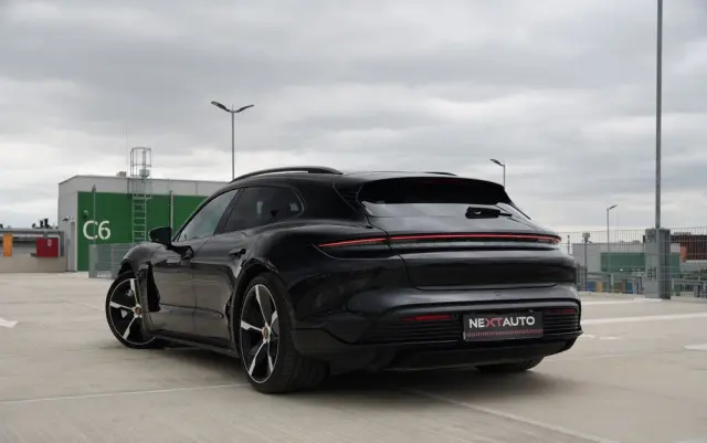 PORSCHE Taycan Turbo