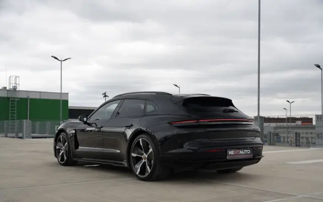 PORSCHE Taycan Turbo