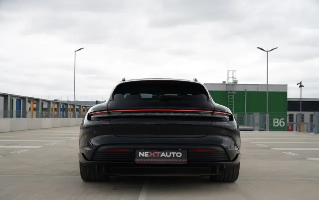 PORSCHE Taycan Turbo