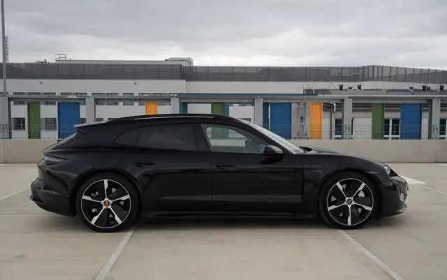 PORSCHE Taycan Turbo