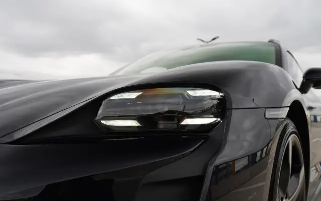 PORSCHE Taycan Turbo
