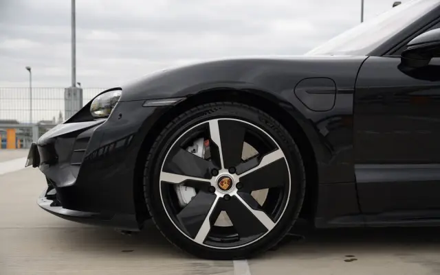 PORSCHE Taycan Turbo