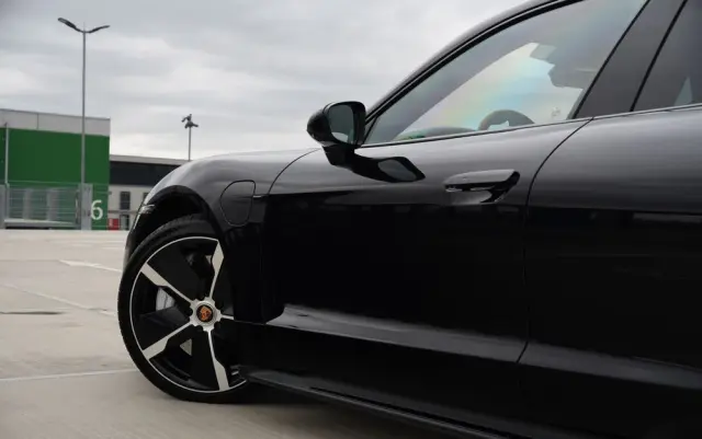 PORSCHE Taycan Turbo