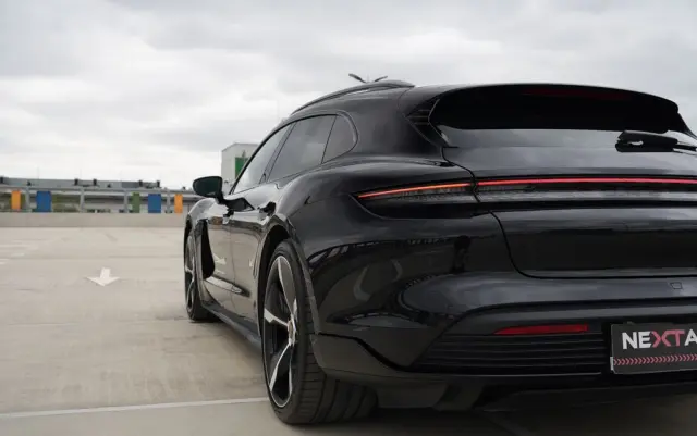 PORSCHE Taycan Turbo