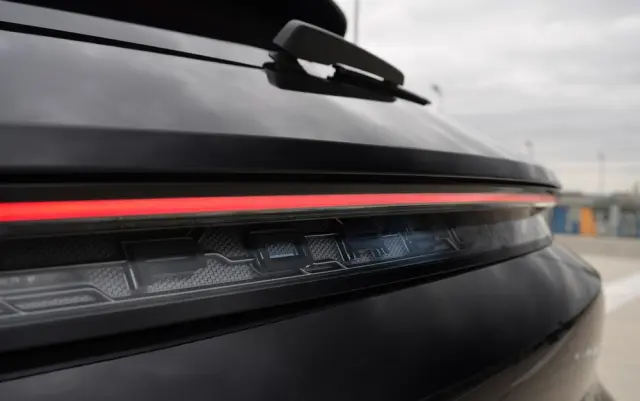 PORSCHE Taycan Turbo