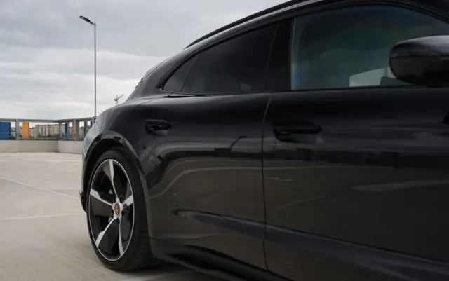 PORSCHE Taycan Turbo