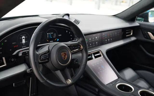 PORSCHE Taycan Turbo