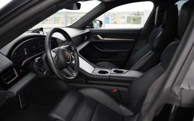 PORSCHE Taycan Turbo
