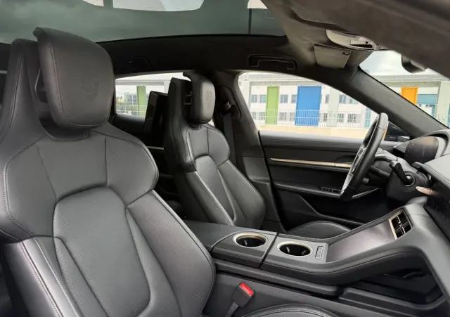 PORSCHE Taycan Turbo
