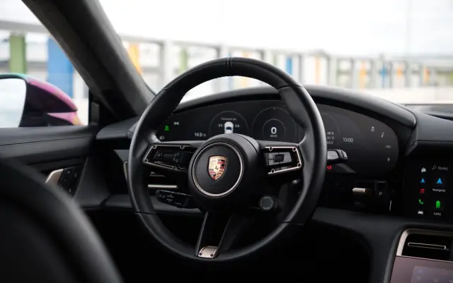 PORSCHE Taycan Turbo