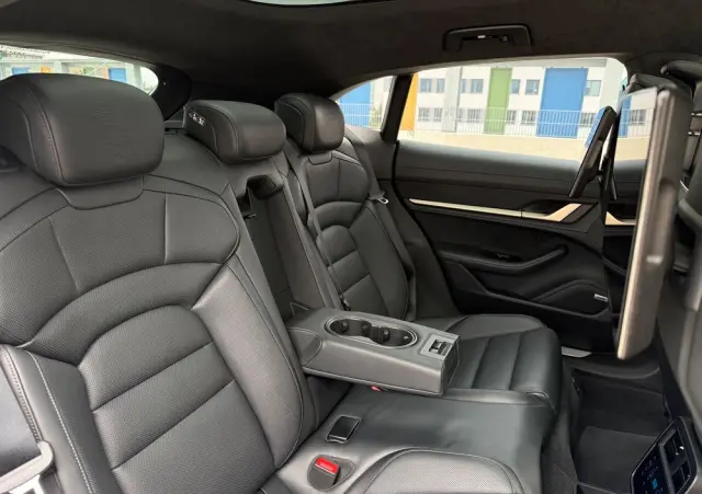 PORSCHE Taycan Turbo