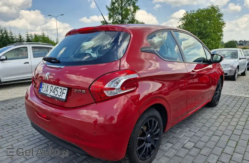 PEUGEOT 208 