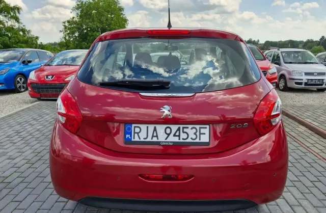 PEUGEOT 208 