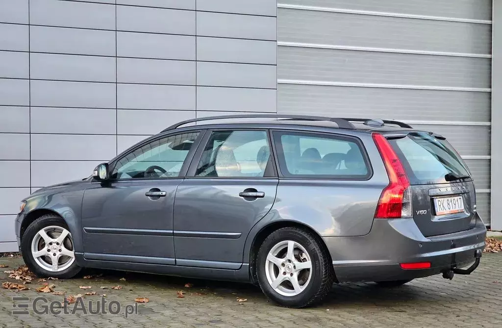 VOLVO V50 