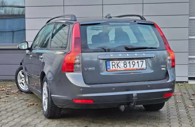 VOLVO V50 