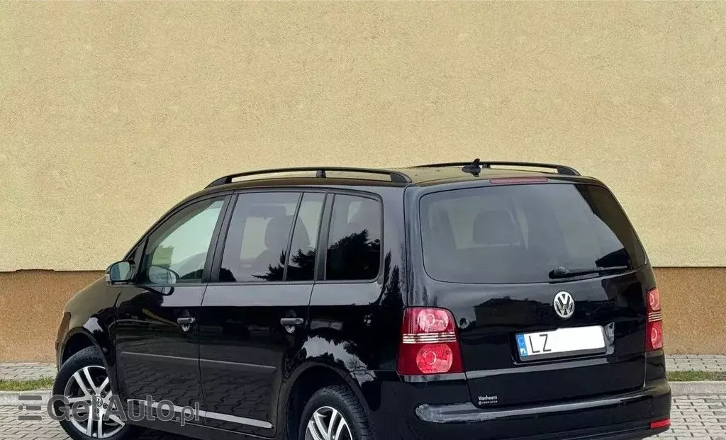 VOLKSWAGEN Touran 
