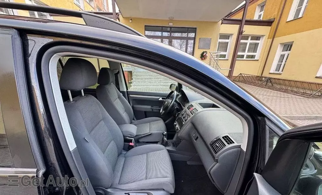VOLKSWAGEN Touran 