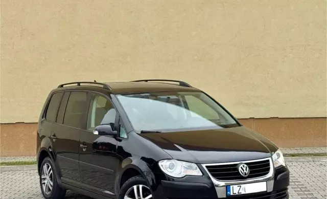 VOLKSWAGEN Touran 