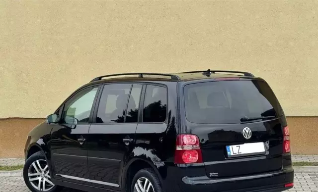 VOLKSWAGEN Touran 