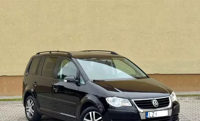 VOLKSWAGEN Touran 