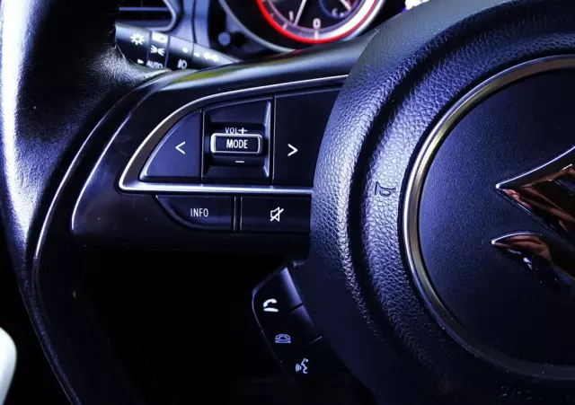 SUZUKI Swift 1.2 Premium Plus