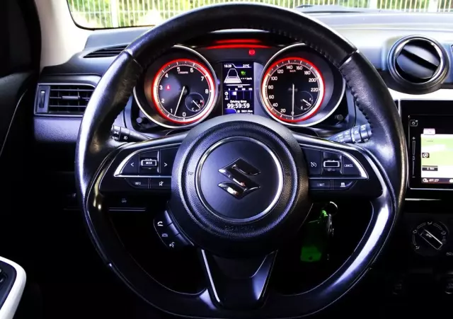 SUZUKI Swift 1.2 Premium Plus