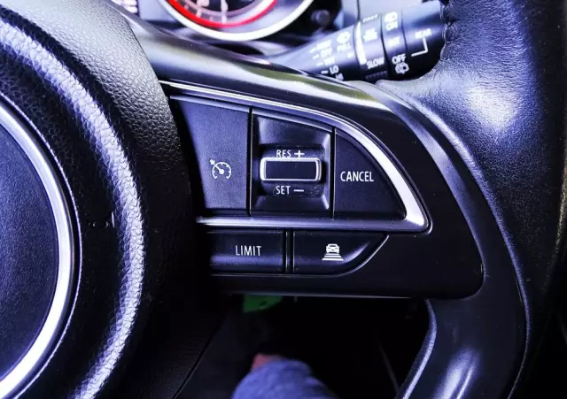 SUZUKI Swift 1.2 Premium Plus