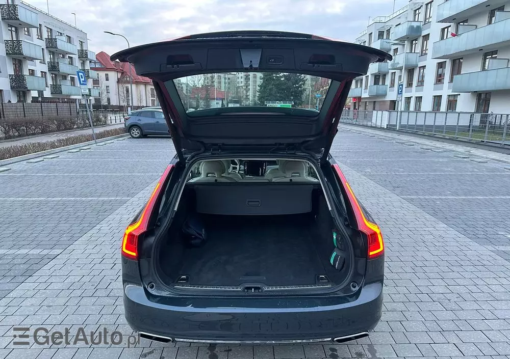 VOLVO V90 D5 AWD Momentum