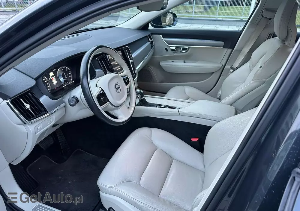 VOLVO V90 D5 AWD Momentum