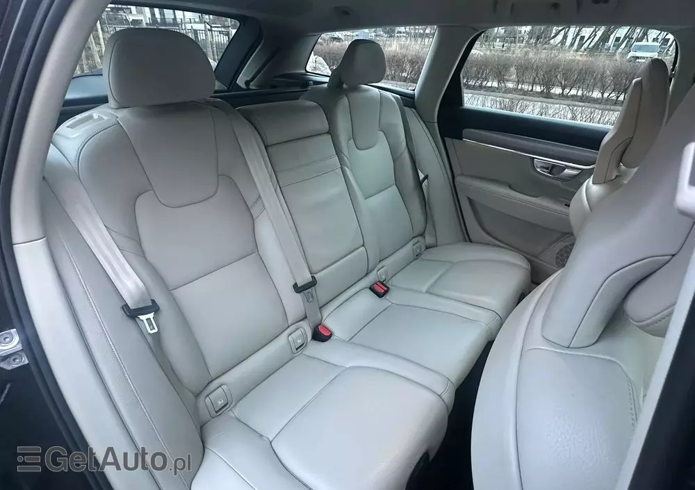 VOLVO V90 D5 AWD Momentum