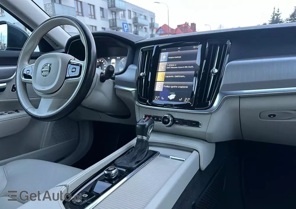 VOLVO V90 D5 AWD Momentum