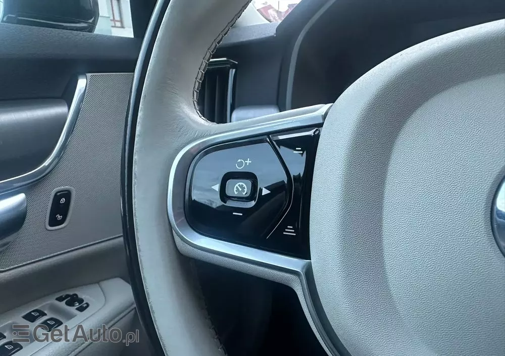 VOLVO V90 D5 AWD Momentum