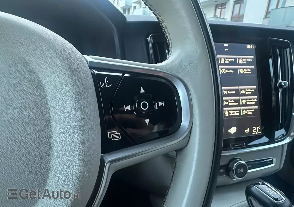 VOLVO V90 D5 AWD Momentum