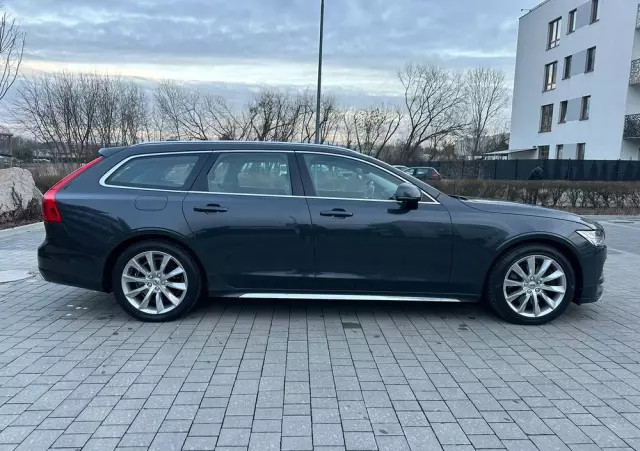 VOLVO V90 D5 AWD Momentum