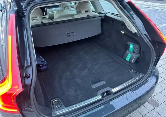 VOLVO V90 D5 AWD Momentum